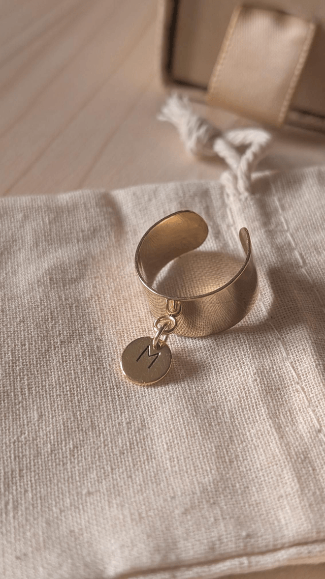 Bague breloque avec initiale 