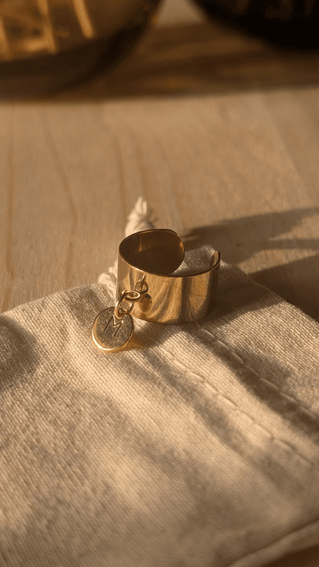 Bague breloque avec initiale 
